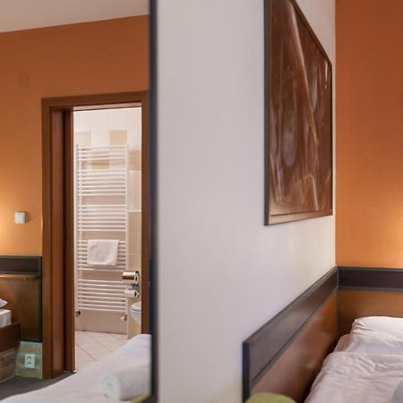 Hotel Vinar - Bed & Breakfast Kurdějov Exteriör bild