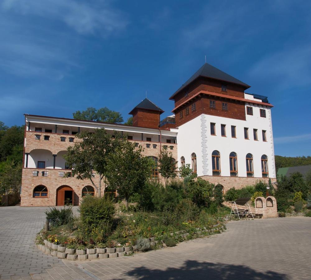 Hotel Vinar - Bed & Breakfast Kurdějov Exteriör bild