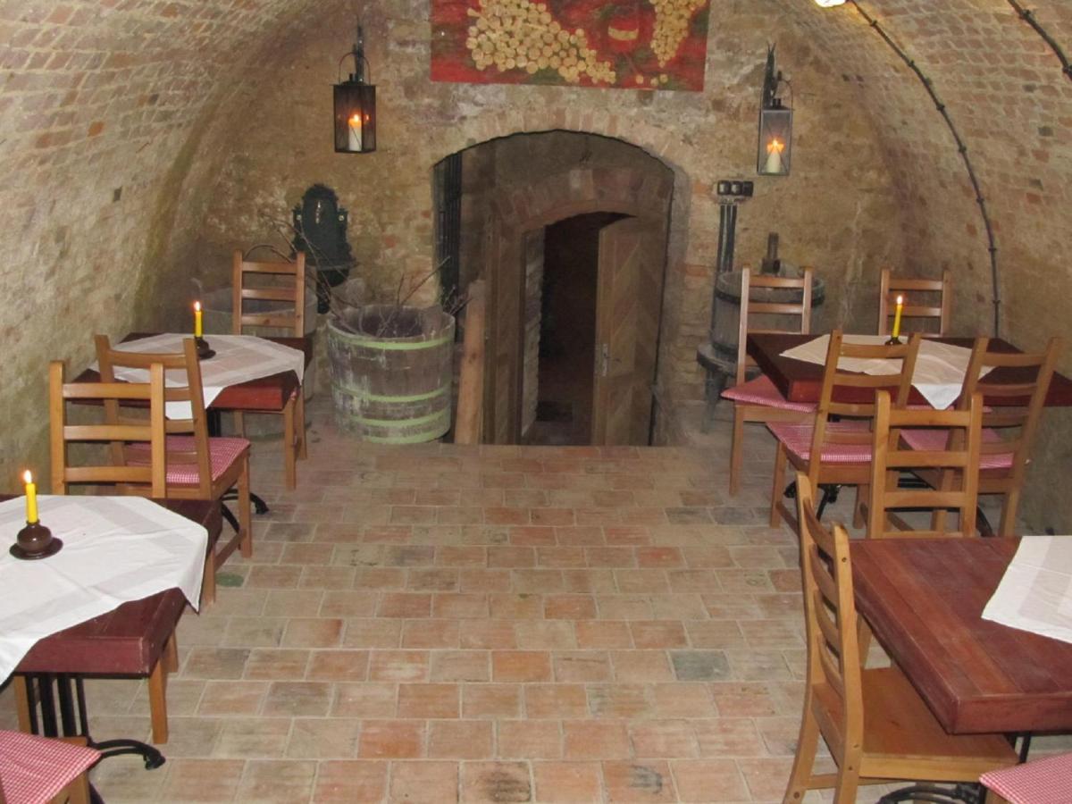 Hotel Vinar - Bed & Breakfast Kurdějov Exteriör bild