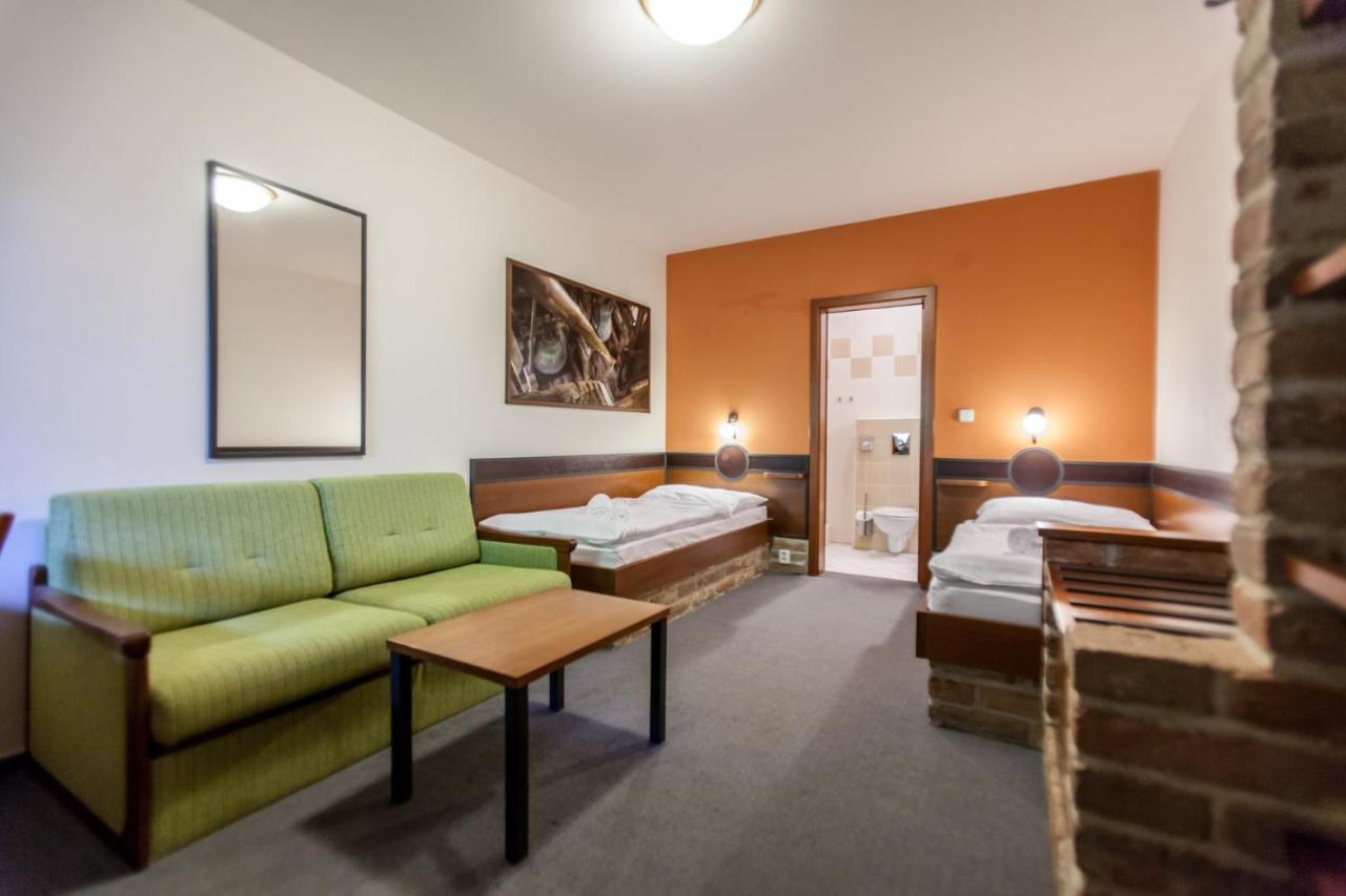 Hotel Vinar - Bed & Breakfast Kurdějov Exteriör bild