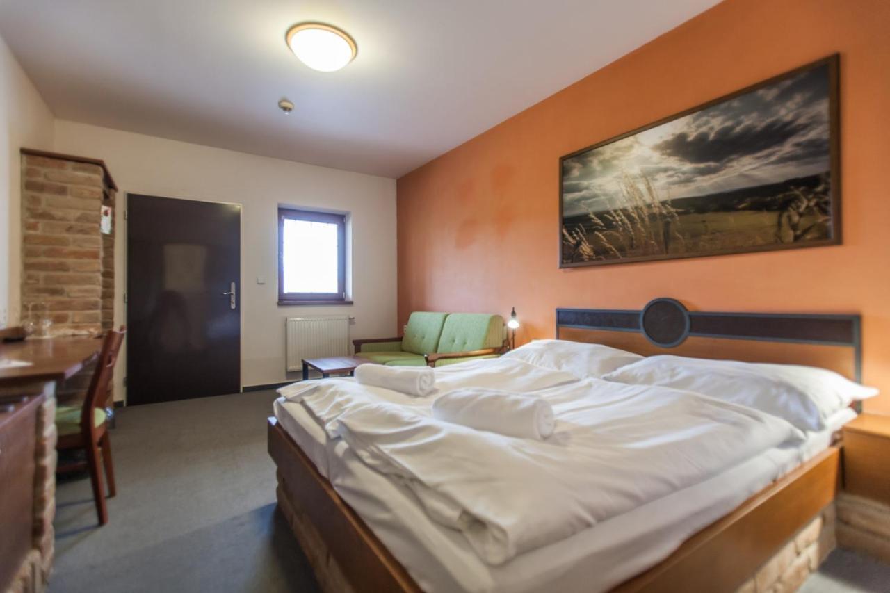 Hotel Vinar - Bed & Breakfast Kurdějov Exteriör bild