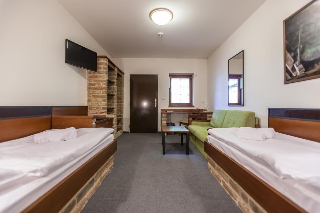Hotel Vinar - Bed & Breakfast Kurdějov Exteriör bild