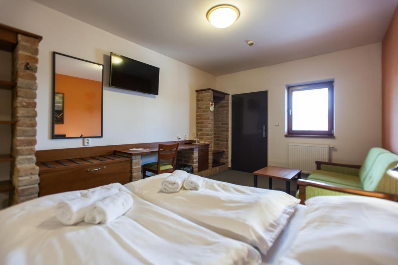 Hotel Vinar - Bed & Breakfast Kurdějov Exteriör bild
